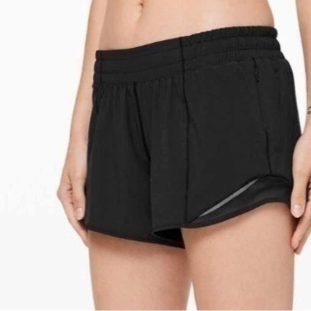 Lululemon Hotty Hot Short II *2.5”